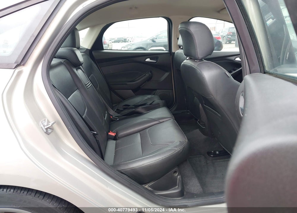 2015 FORD FOCUS SE VIN: 1FADP3F24FL319115