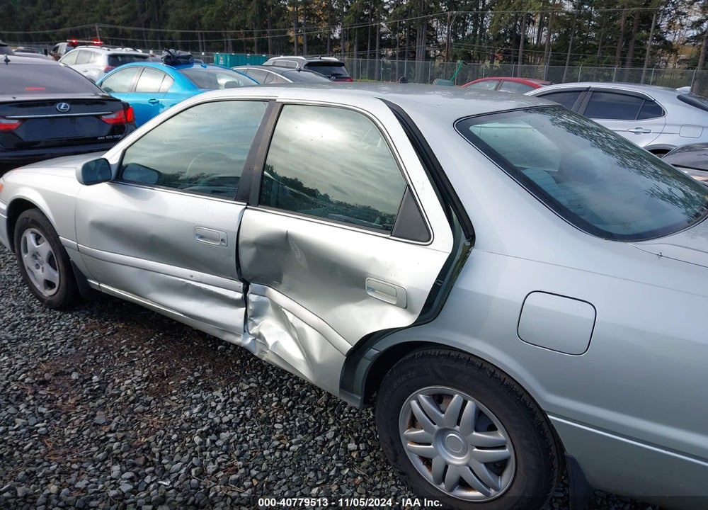 2001 TOYOTA CAMRY LE VIN: JT2BG22K010567897