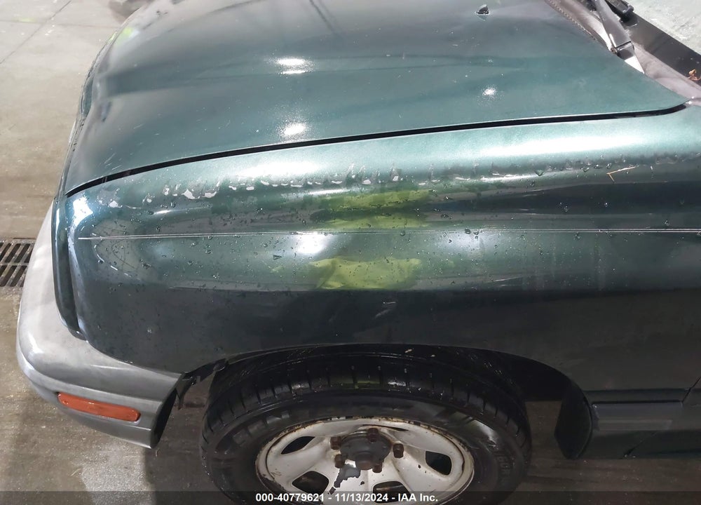 2002 CHEVROLET TRACKER HARD TOP BASE VIN: 2CNBJ13C826930297