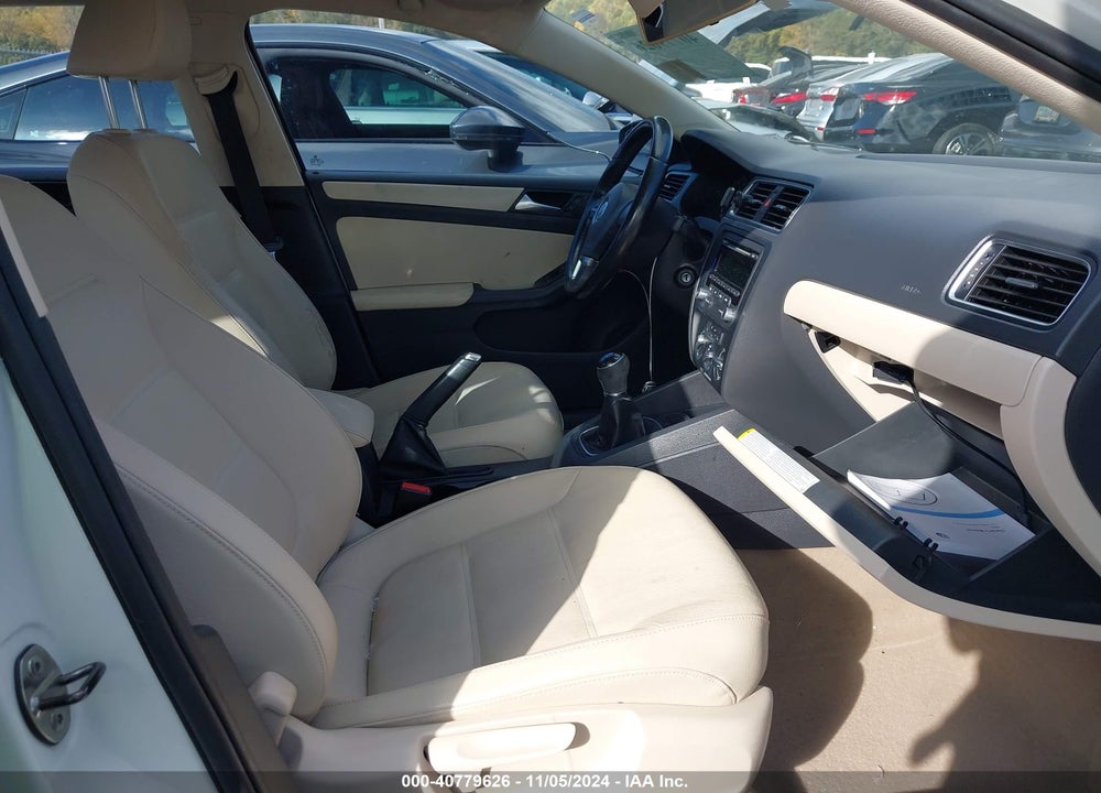 2012 VOLKSWAGEN JETTA 2.5L SE VIN: 3VWBP7AJ7CM112927