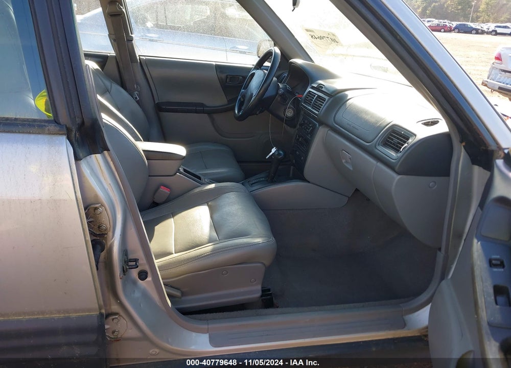 2001 SUBARU FORESTER L VIN: JF1SF63581H736775