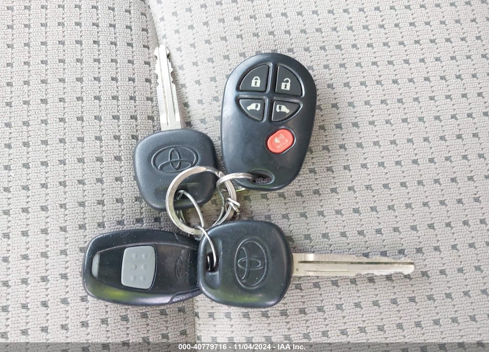 2010 TOYOTA SIENNA LE VIN: 5TDJK4CCXAS033601