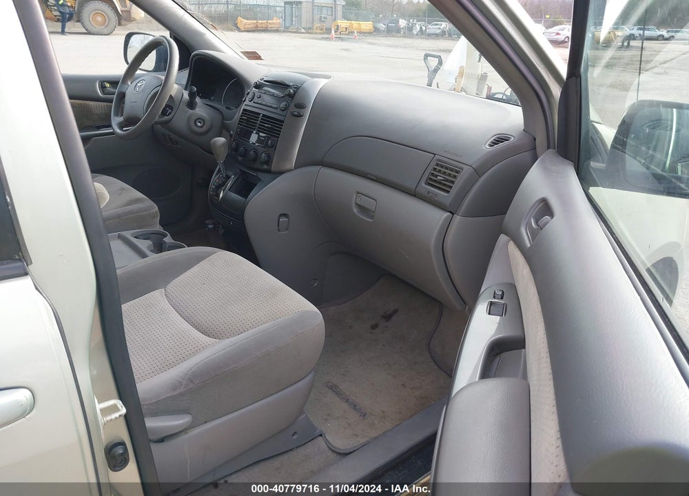 2010 TOYOTA SIENNA LE VIN: 5TDJK4CCXAS033601