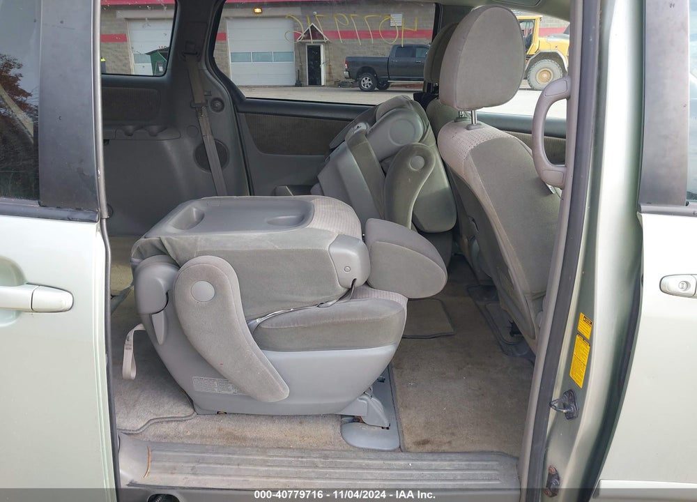 2010 TOYOTA SIENNA LE VIN: 5TDJK4CCXAS033601