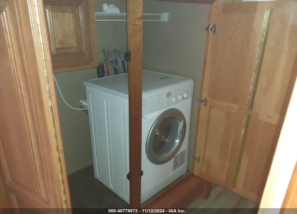 2018 LUXURY OTHER VIN: 5KEAG4227J1348168