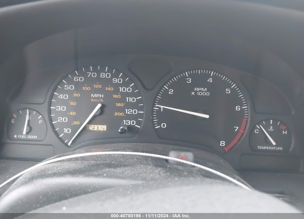 2002 SATURN S-SERIES SL2 VIN: 1G8ZK527X2Z182095