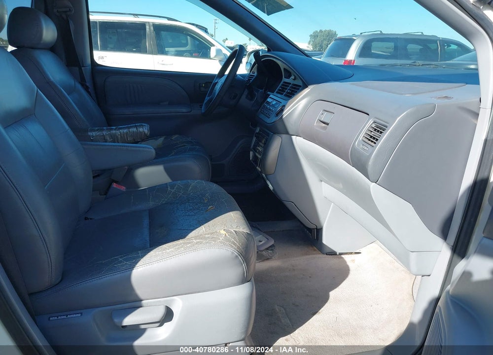 2001 TOYOTA SIENNA XLE VIN: 4T3ZF13C01U388278