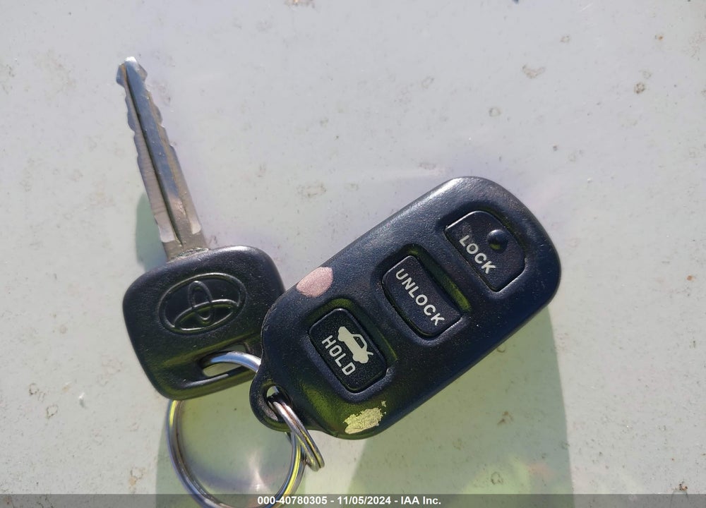 2005 TOYOTA CAMRY LE VIN: 4T1BE32K95U950184