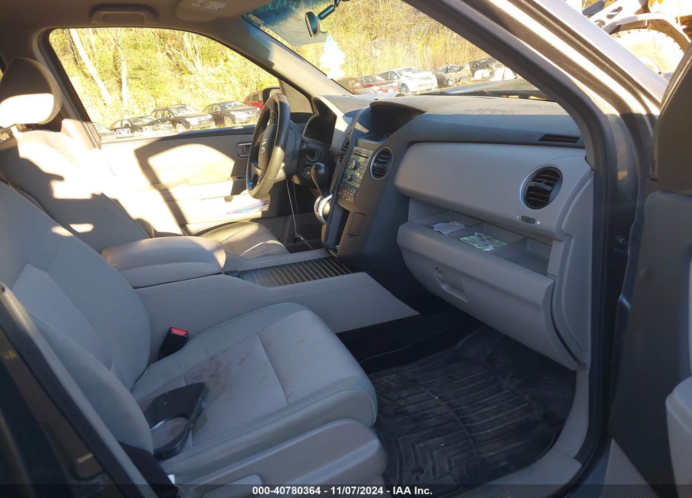2011 HONDA PILOT EX VIN: 5FNYF4H46BB028826