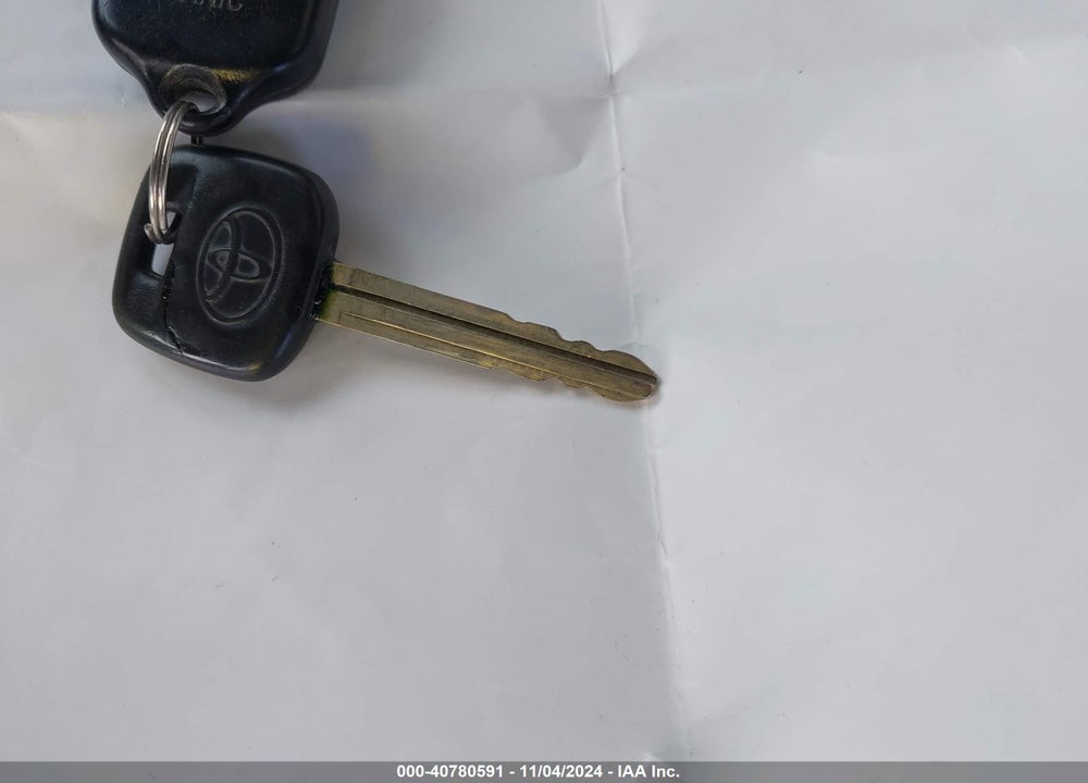 2005 TOYOTA RAV4 VIN: JTEHD20V256031801