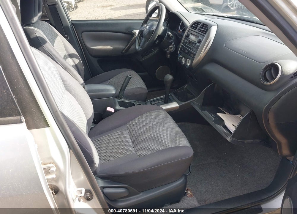 2005 TOYOTA RAV4 VIN: JTEHD20V256031801