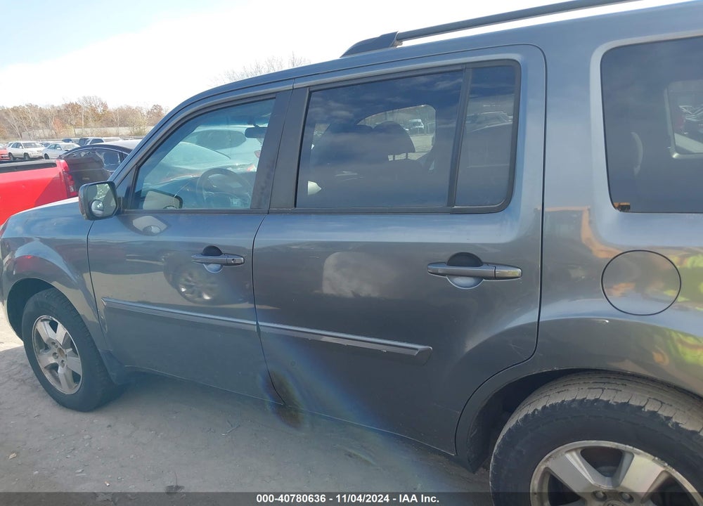 2011 HONDA PILOT EX VIN: 5FNYF4H4XBB093999