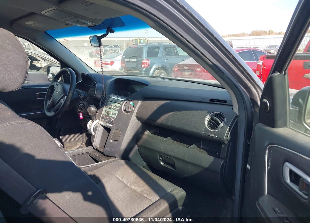 2011 HONDA PILOT EX VIN: 5FNYF4H4XBB093999