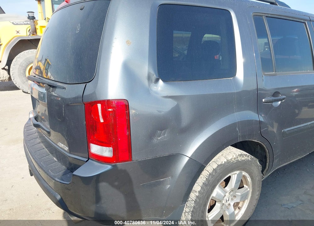 2011 HONDA PILOT EX VIN: 5FNYF4H4XBB093999