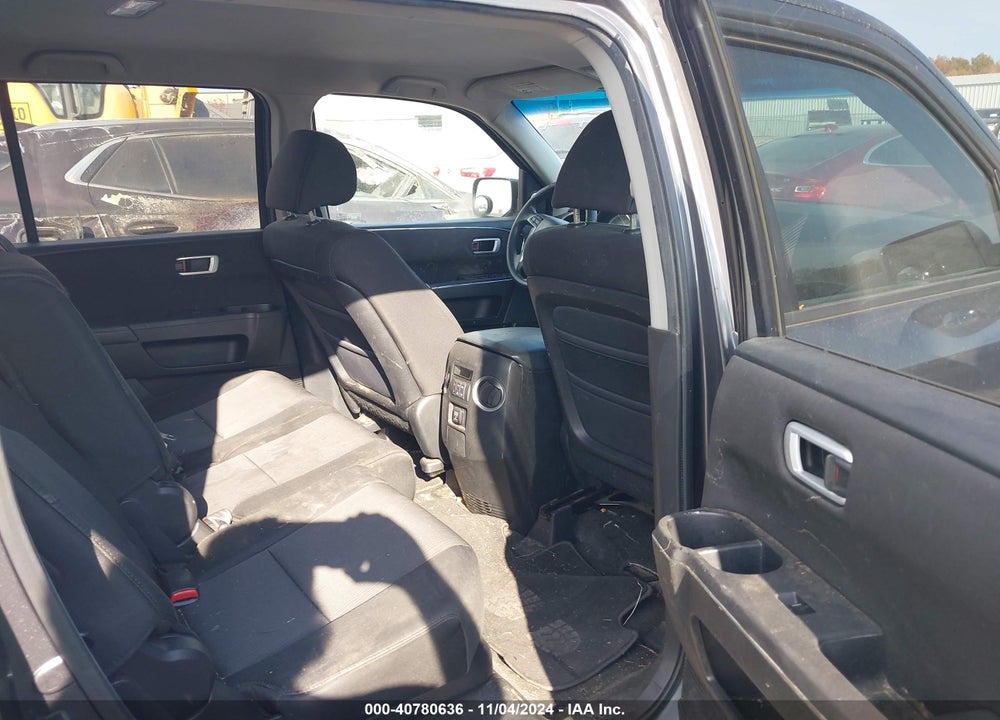 2011 HONDA PILOT EX VIN: 5FNYF4H4XBB093999