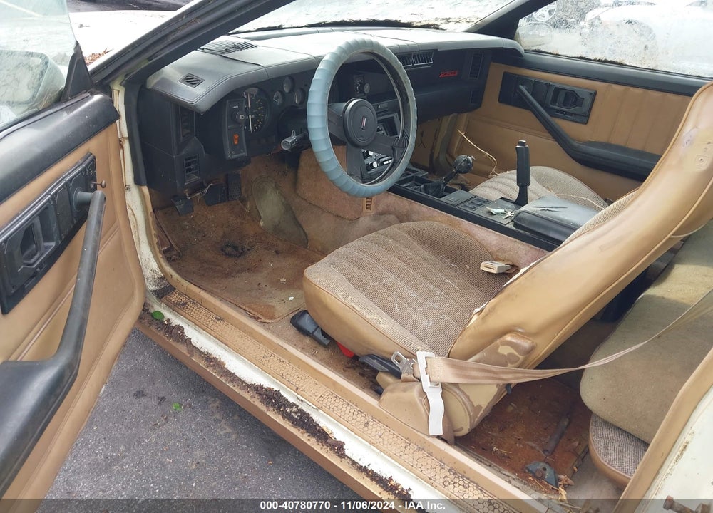 1983 CHEVROLET CAMARO VIN: 1G1AP87HXDN115121