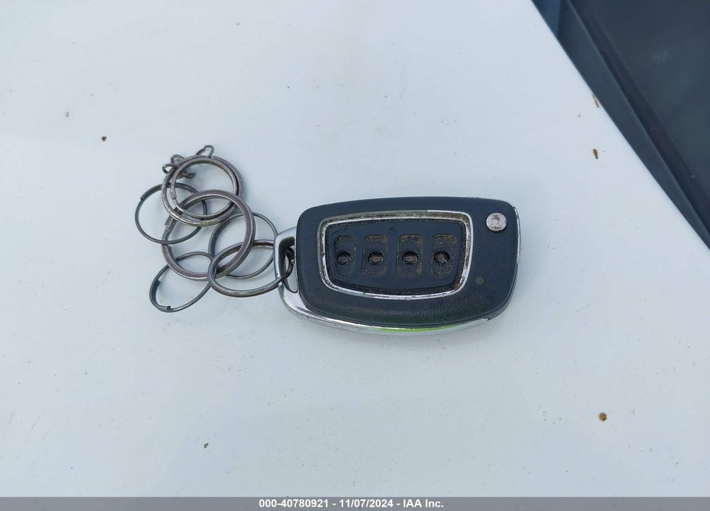 2013 HYUNDAI SANTA FE VIN: 5XYZU3LB7DG109632