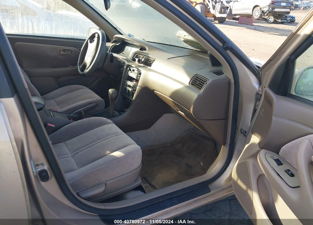1997 TOYOTA CAMRY LE VIN: 4T1BG22K4VU820558