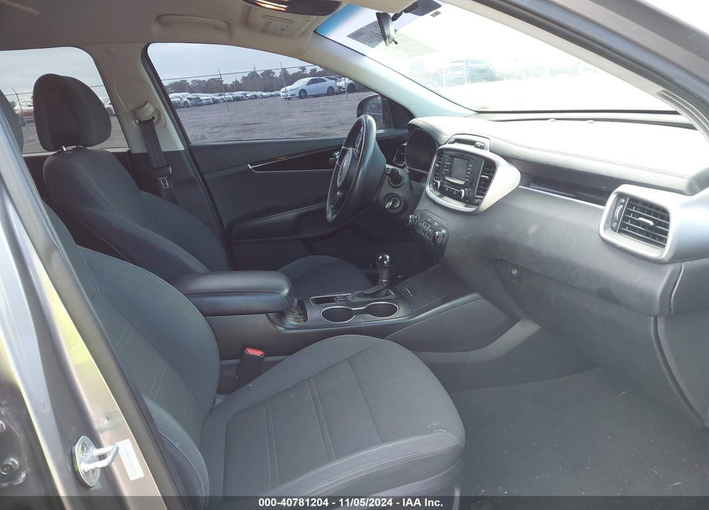 2017 KIA SORENTO LX V6 VIN: 5XYPGDA54HG190452