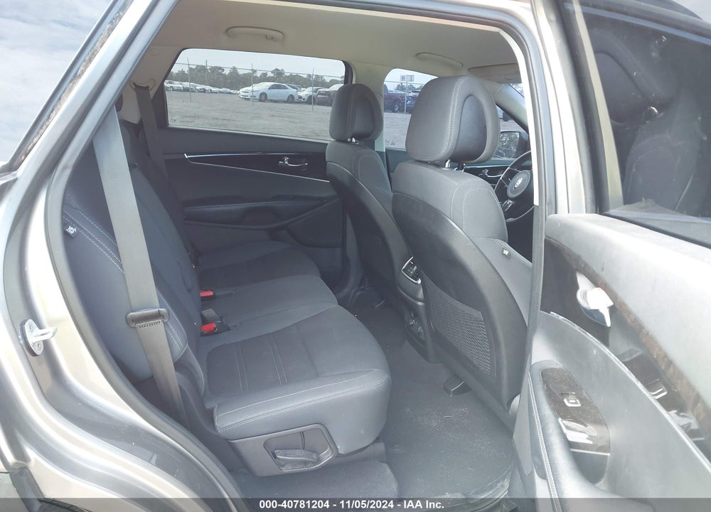 2017 KIA SORENTO LX V6 VIN: 5XYPGDA54HG190452