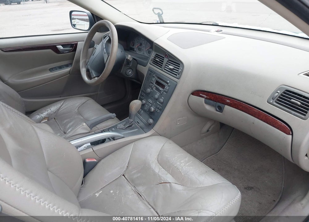 2001 VOLVO V70 XC VIN: YV1SZ58D811035748