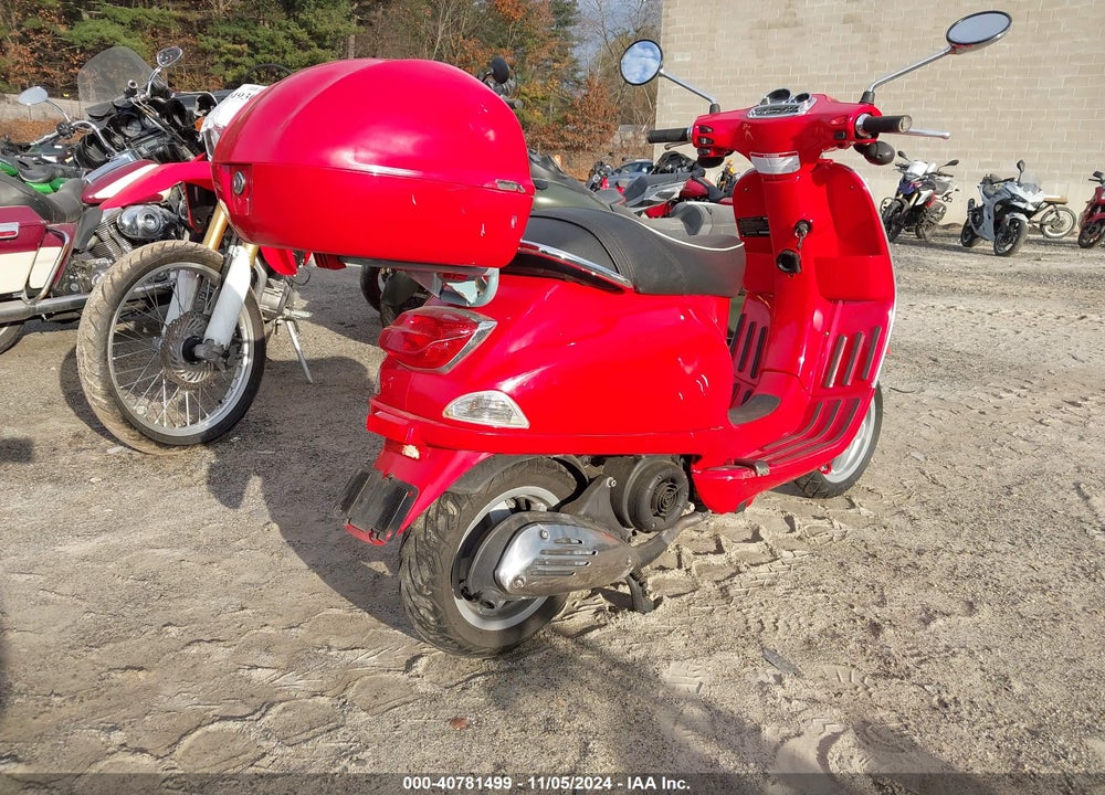 2011 VESPA LX 150IE VIN: ZAPM688F4B5400137