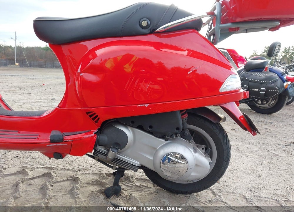 2011 VESPA LX 150IE VIN: ZAPM688F4B5400137