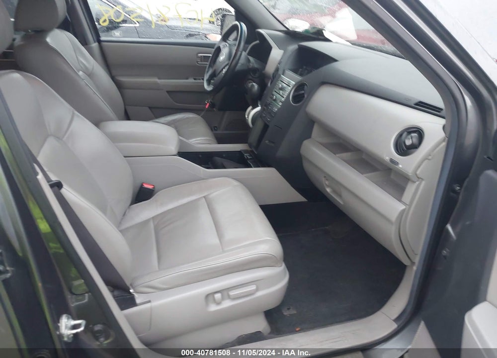 2011 HONDA PILOT EX-L VIN: 5FNYF4H68BB090438