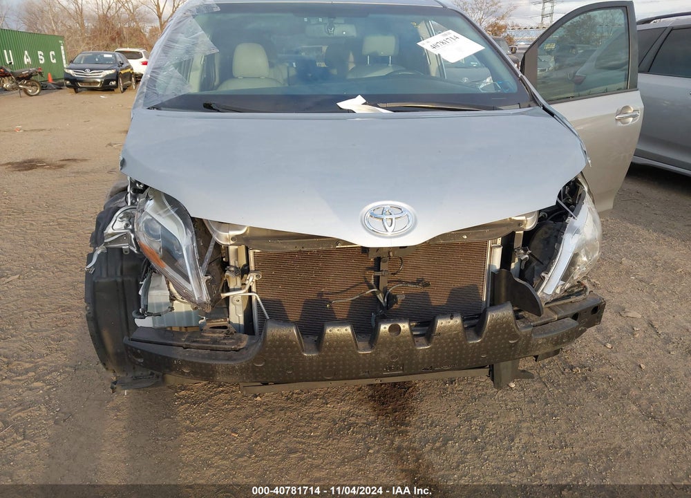 2015 TOYOTA SIENNA LIMITED 7 PASSENGER VIN: 5TDYK3DC4FS658543