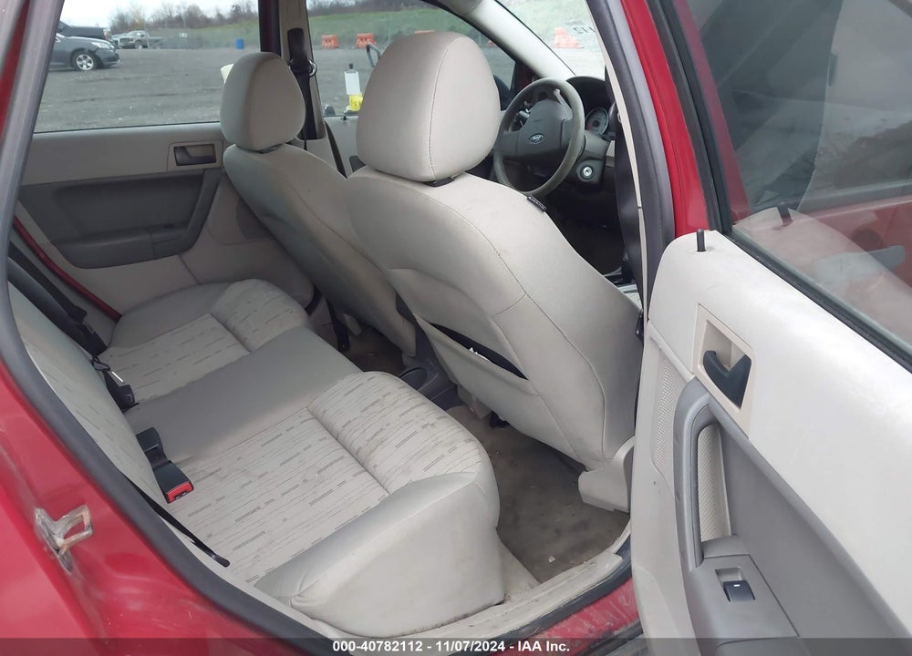 2010 FORD FOCUS SE VIN: 1FAHP3FN6AW229418