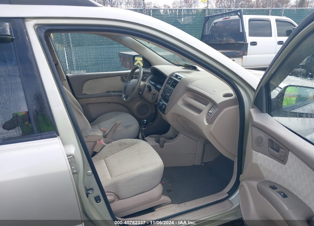 2008 KIA SPORTAGE LX VIN: KNDJE724087471289