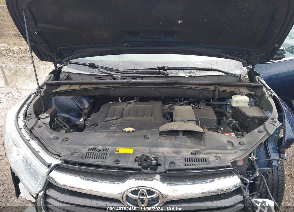 2014 TOYOTA HIGHLANDER LIMITED PLATINUM V6/LIMITED V6 VIN: 5TDDKRFH7ES028833