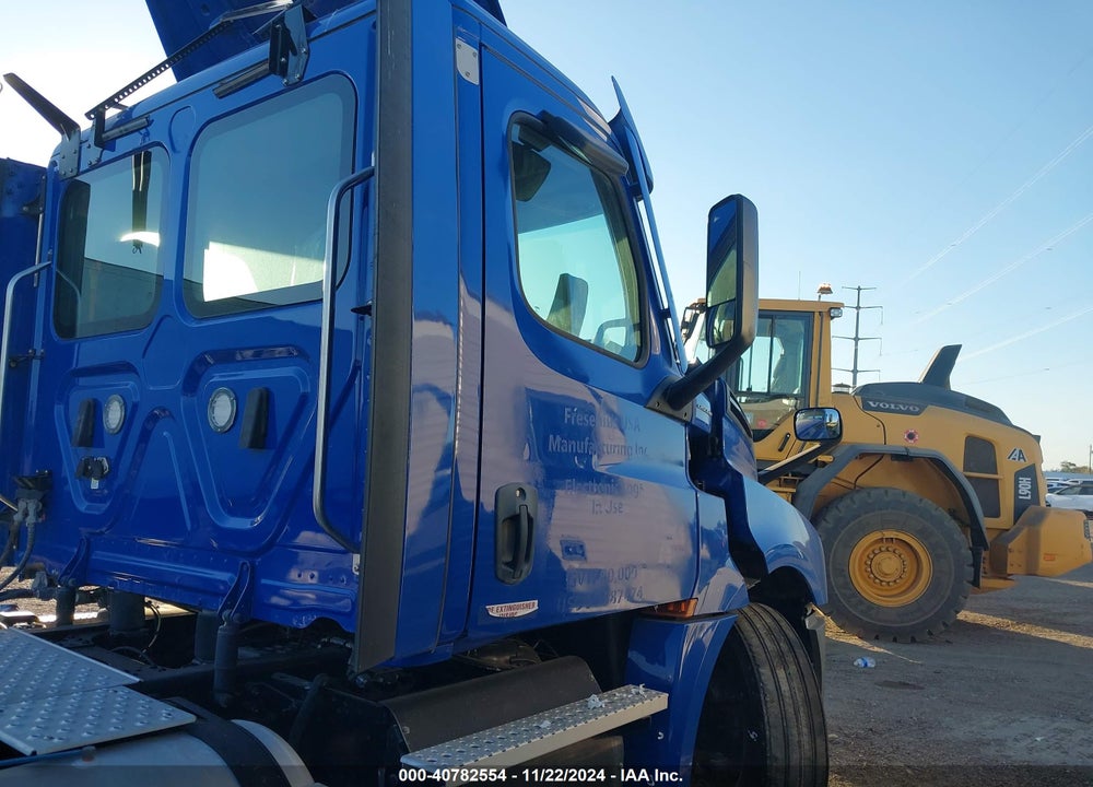 2020 FREIGHTLINER NEW CASCADIA 126 VIN: 3AKJHLDR4LSMD2335