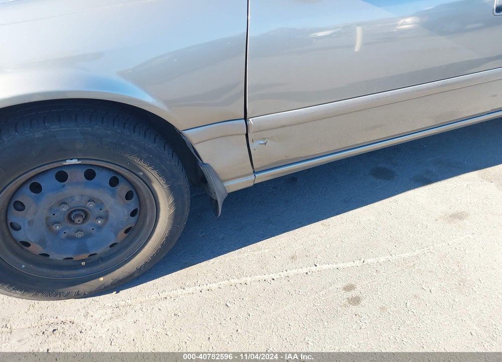 2000 TOYOTA CAMRY LE VIN: JT2BG28K3Y0387377