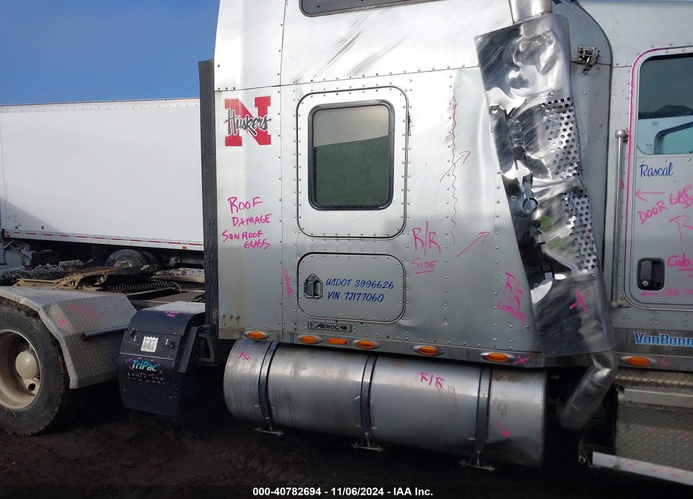 2007 KENWORTH W900 W900 VIN: 1XKWD49X37J177060