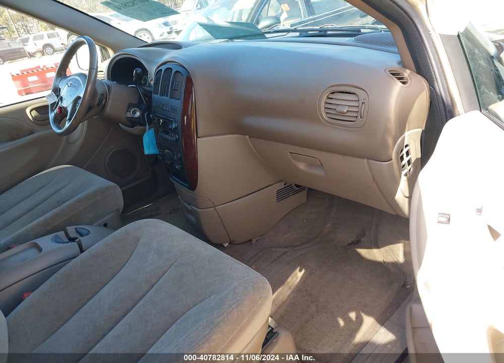 2001 CHRYSLER TOWN & COUNTRY LXI VIN: 2C8GP54L11R390575