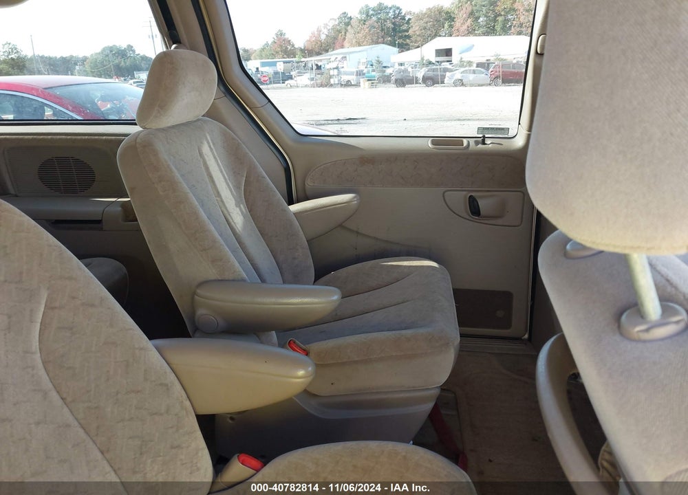 2001 CHRYSLER TOWN & COUNTRY LXI VIN: 2C8GP54L11R390575
