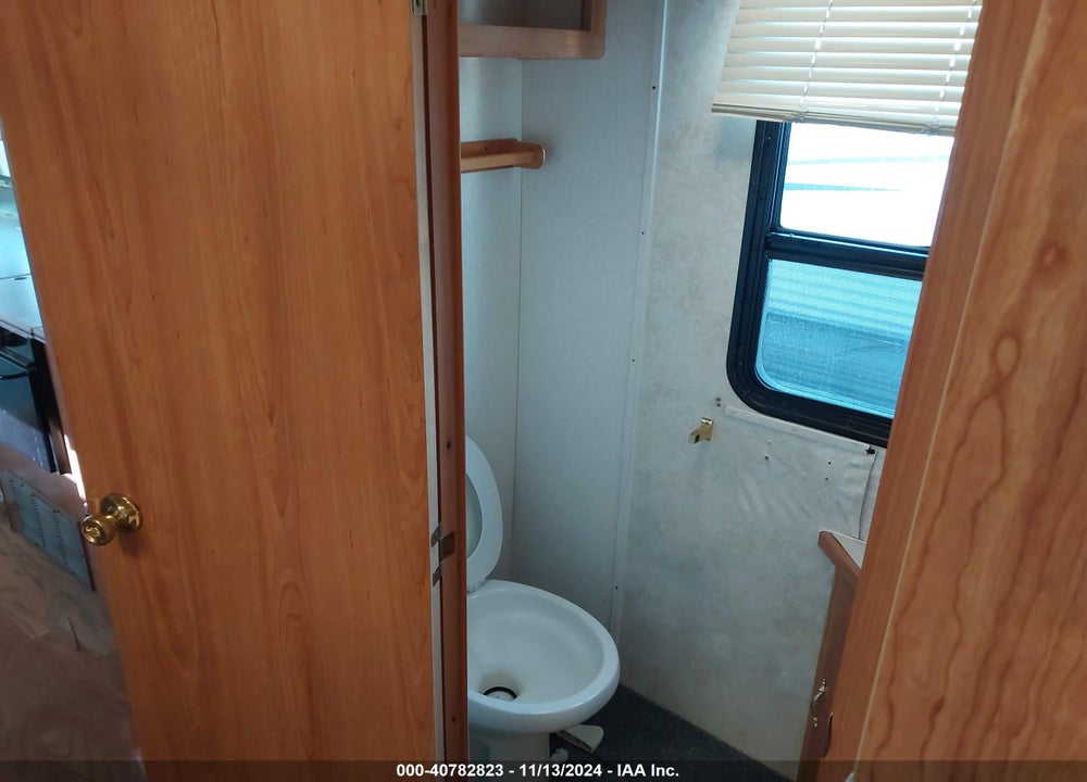 1998 FREIGHTLINER CHASSIS X LINE MOTOR HOME VIN: 4UZ6XFBC1WCA33689