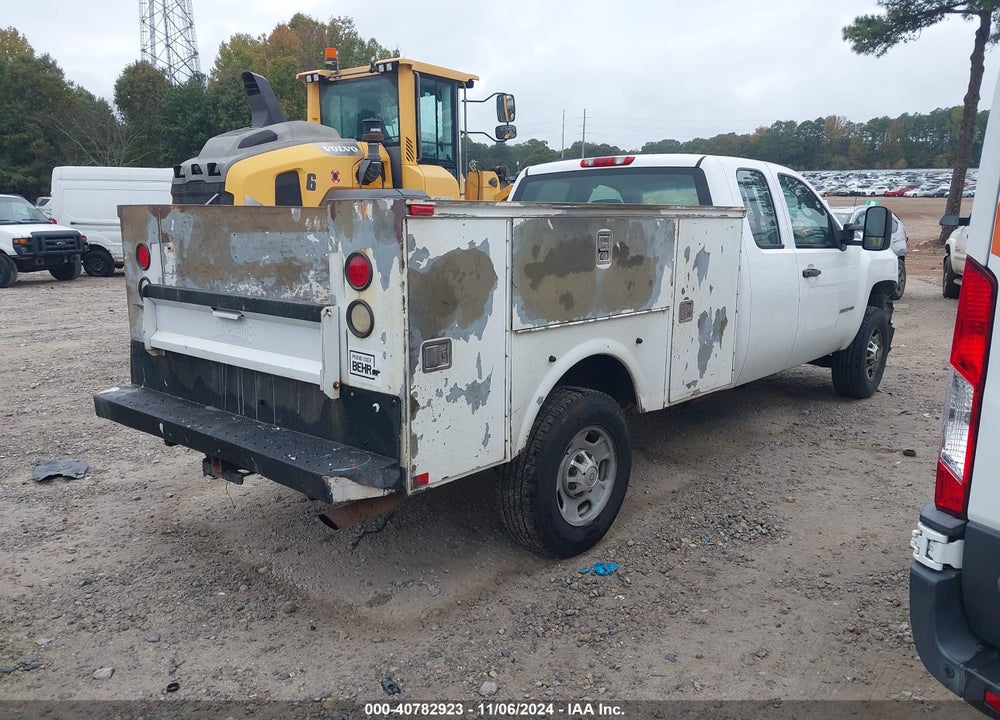 2011 CHEVROLET SILVERADO 2500HD WORK TRUCK VIN: 1GB2CVCGXBZ222084