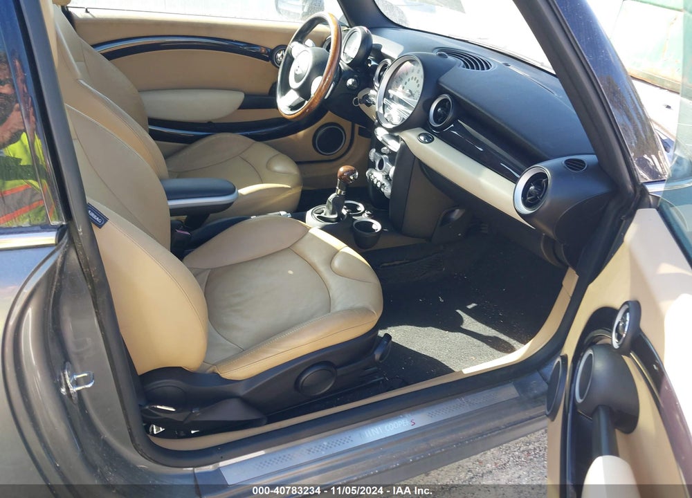 2009 MINI COOPER S VIN: WMWMF73549TW83734