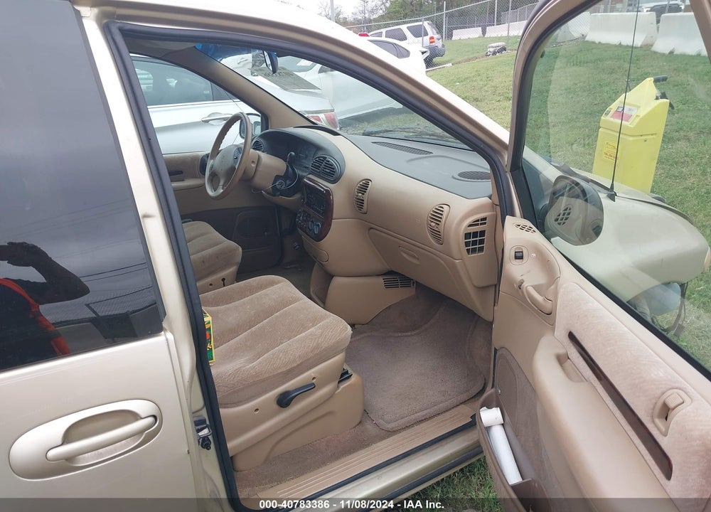 2000 CHRYSLER TOWN & COUNTRY LX VIN: 1C4GP44G4YB635781
