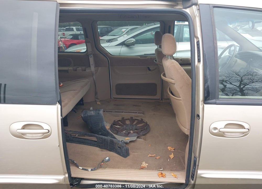 2000 CHRYSLER TOWN & COUNTRY LX VIN: 1C4GP44G4YB635781