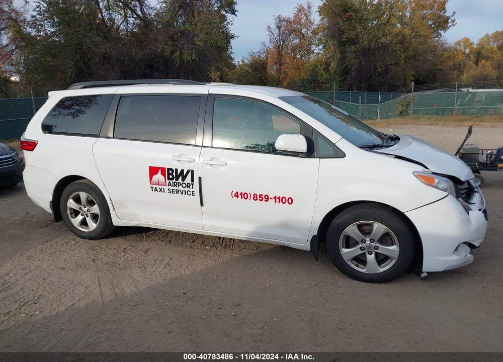 2017 TOYOTA SIENNA LE 8 PASSENGER VIN: 5TDKZ3DC1HS834128