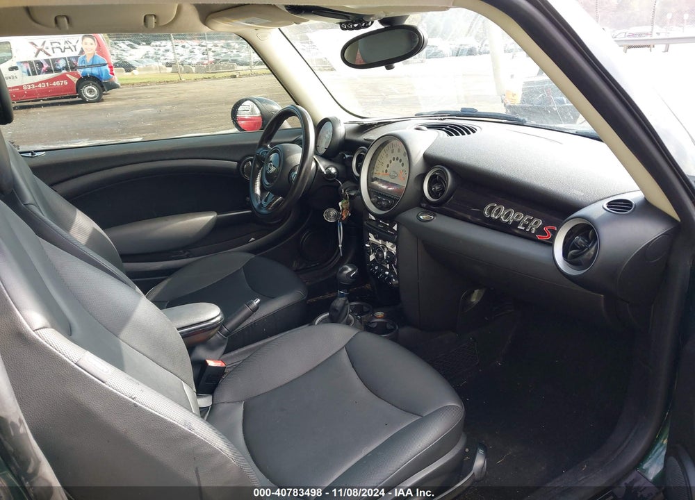 2011 MINI COOPER CLUBMAN VIN: WMWZF3C55BT188821