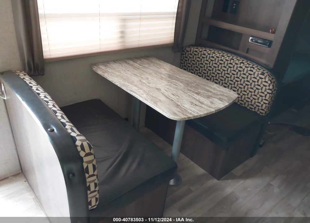 2018 FORE WILDWOOD VIN: 5ZT2SSRB4JE011458