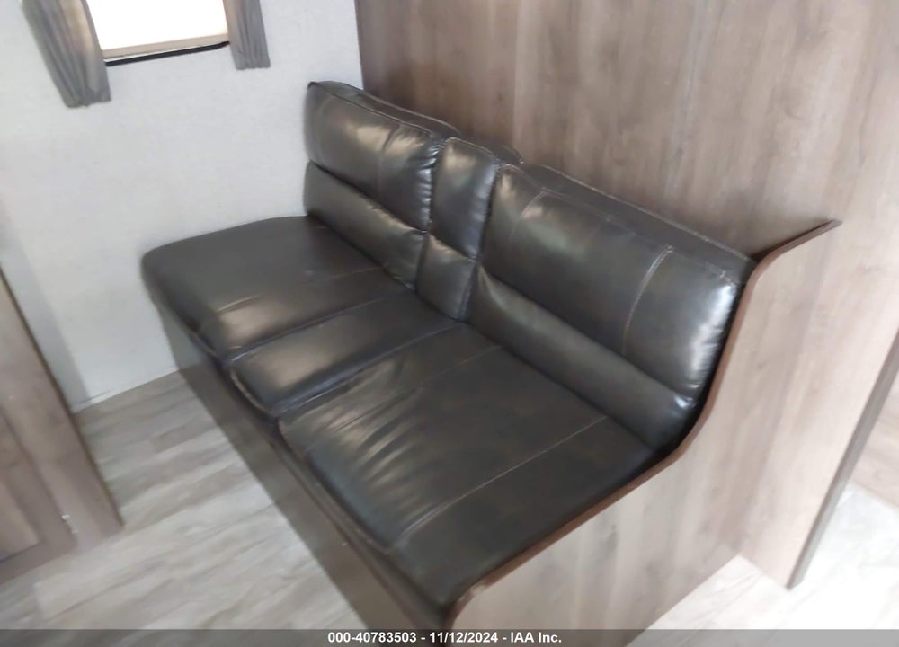 2018 FORE WILDWOOD VIN: 5ZT2SSRB4JE011458