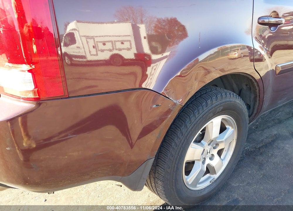 2011 HONDA PILOT EX VIN: 5FNYF4H4XBB097082