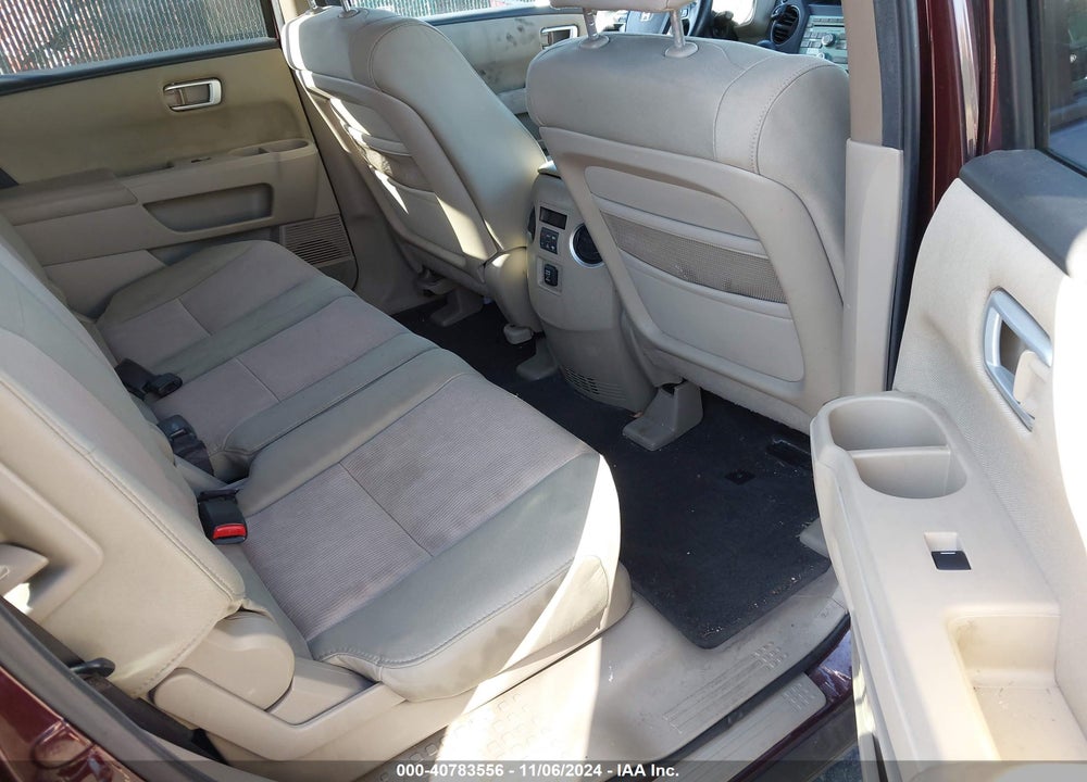 2011 HONDA PILOT EX VIN: 5FNYF4H4XBB097082