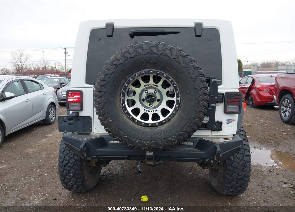 2018 JEEP WRANGLER JK UNLIMITED SAHARA 4X4 VIN: 1C4BJWEG9JL812489