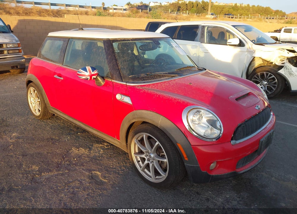 2007 MINI COOPER S VIN: WMWMF73577TL88883